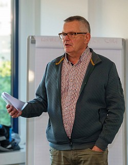 Welkomstwoordje door Martin Mons die een groot aandeel had in het organiseren van deze fantastisch rondleiding bij MSD Haarlem.
