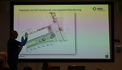 Nieuw ontwerp van de voortuin voor het hoofdkantoor gebouw. Weg met alle hekken.