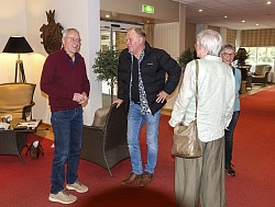 De leden druppelen binnen