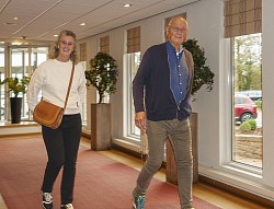 Koos de Lange met zijn dochter.