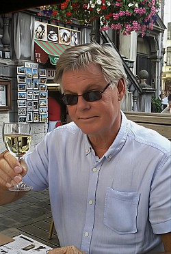 Webmaster Hugo Dieben. Assistent van Jeannette. Tevens Hof fotograaf van de Vereniging.