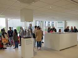 Ontvangst ruimte met een maquette van het MSD bedrijf tevens het startpunt van de tour.