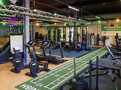 De sportschool waar je je conditie op peil kunt houden. Menig commerciële sportschool zal hier jaloers op zijn.
